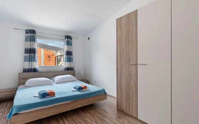 Simplistic Apartment in Vir With Garden
