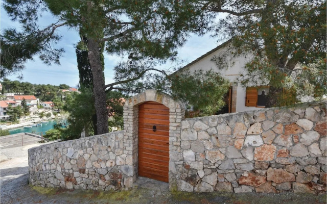 Stunning Home in Basina w/ Wifi and 2 Bedrooms