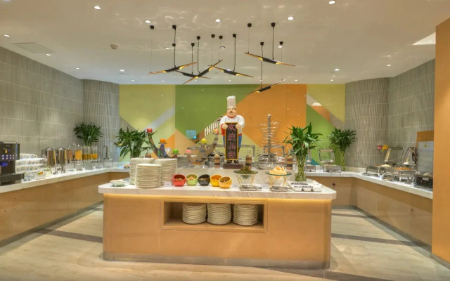 Отель Holiday Inn Express SHANGHAI ZHENPING by IHG