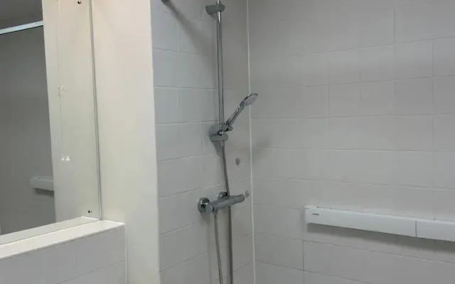 2 Bed-sleeps4-parking-balcony-nearcitycentre