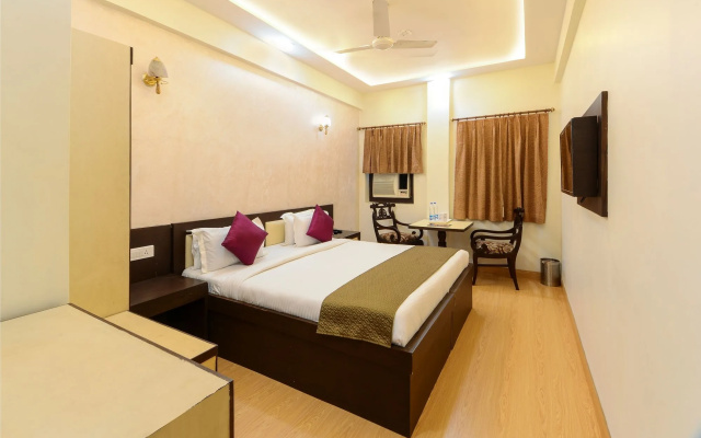 Hotel Ashish Palace