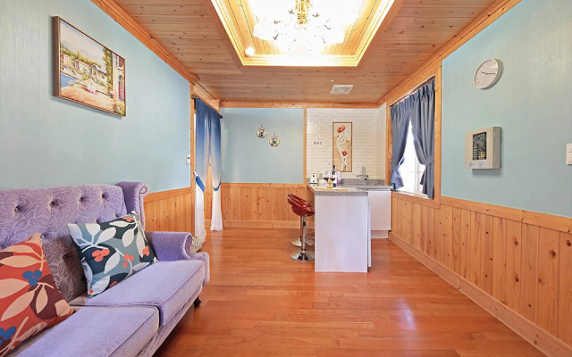 Gyeongju Epilogue Pension (Spa Karaoke, Netflix Available)