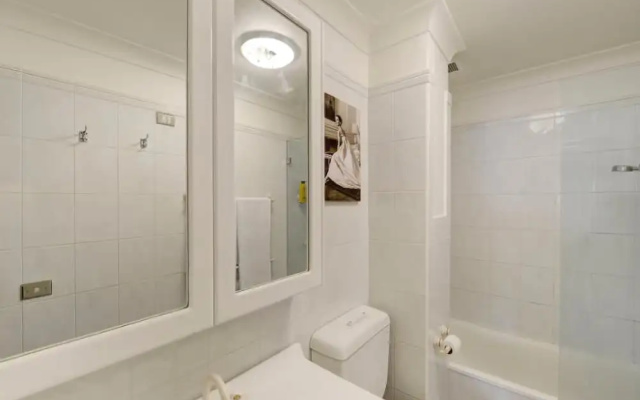 Elegant Waterfront Mosman Bay - RAG10