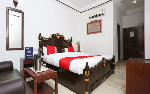 OYO Capital O 5879 Radha Damodar Residency