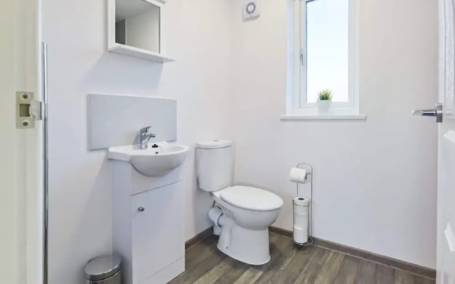 4BR Contractor Accommodation w 4 Bathroom