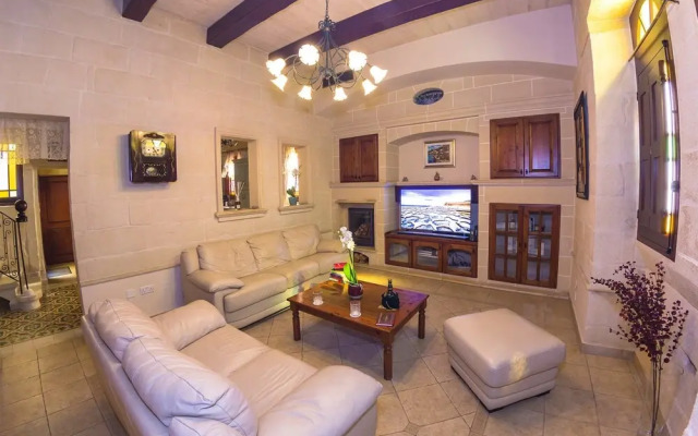 Tieqa Hamra Charming House