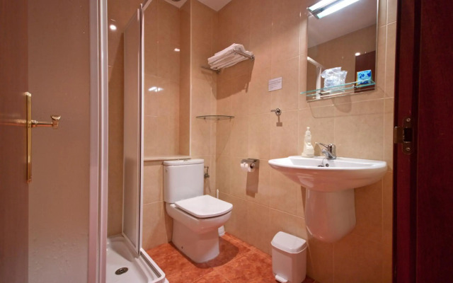 U-Hotel Dario Lugo