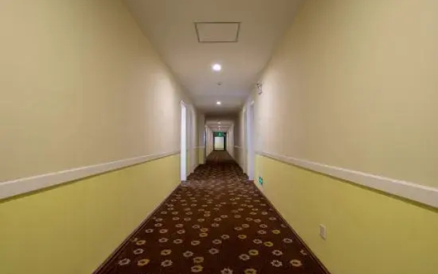 Ease Hotel
