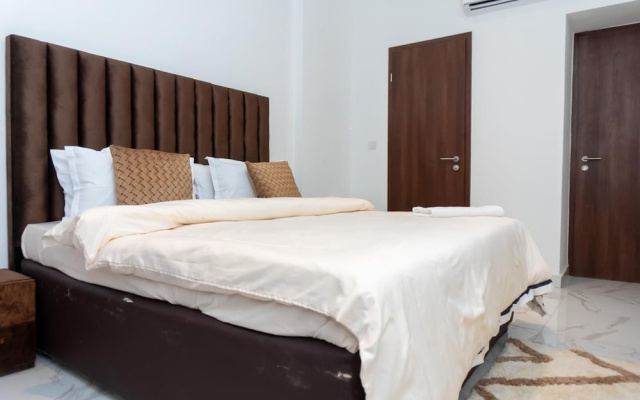 Peravi Suites at The Essence