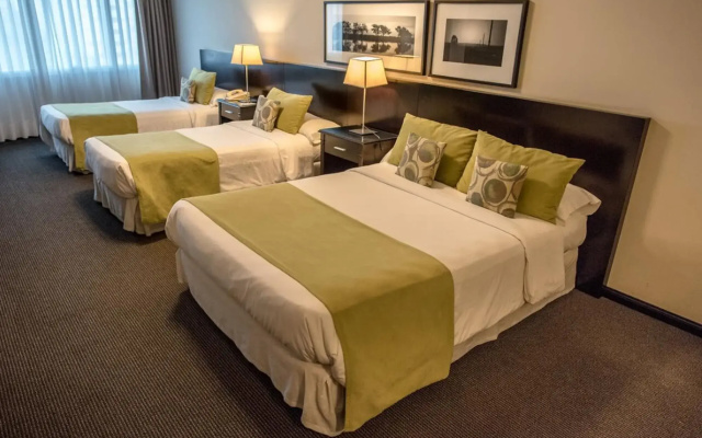 Plaza Real Suites Hotel
