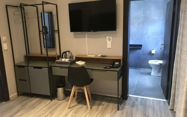 La Orchard Hotel