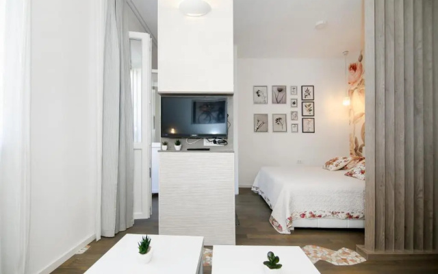 Anna Apartments