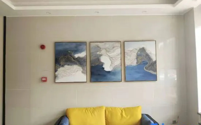 Zijun Travel Theme Hotel