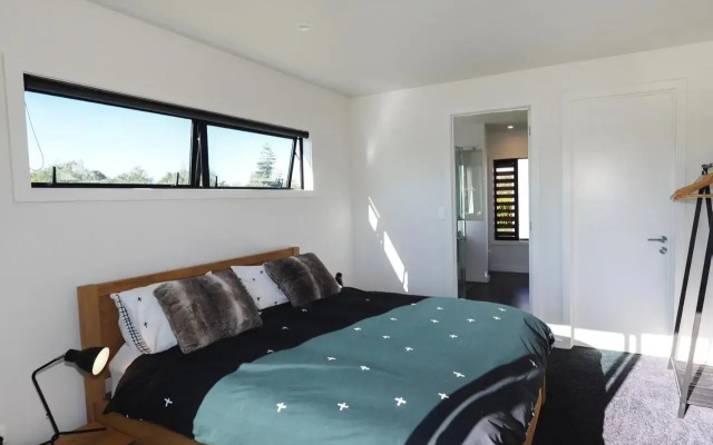 36 on Burgundy - Martinborough Holiday Home