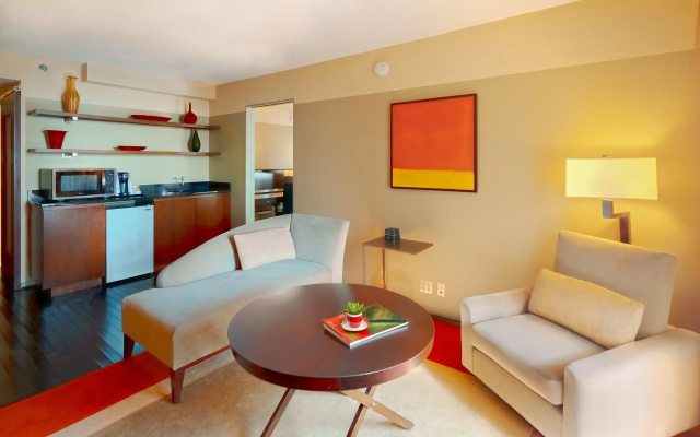 Crowne Plaza Chicago West Loop by IHG