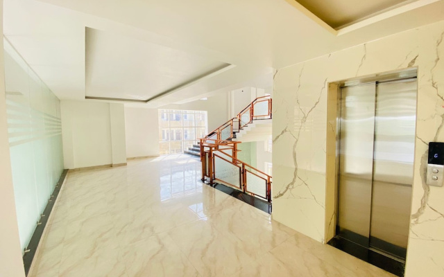 Hotel Holiday Grand Near Expo Mart