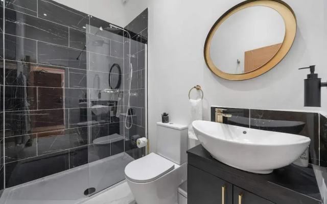Modern 2 Bedroom Apartment in Notting Hill