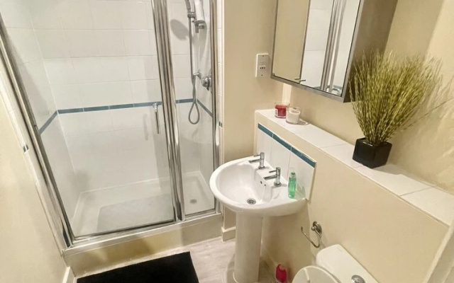 Lovely 2-bed Apartment With 2 Bathrooms in London