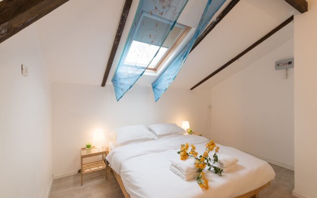 Отель Gorgeous Apt in Neve Tzedek with Parking Тель-Авив комната для гостей