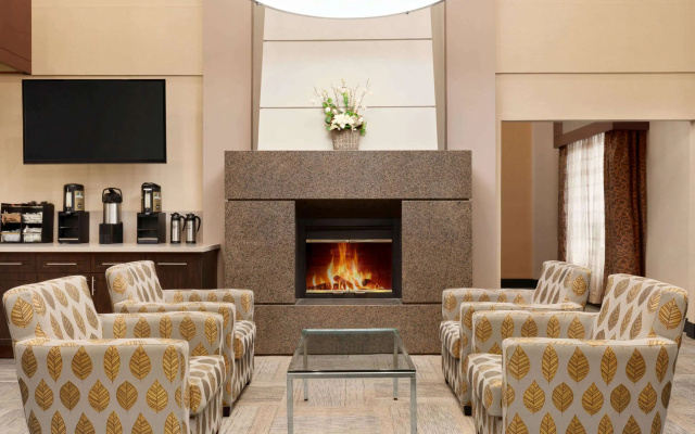 Travelodge by Wyndham Oshawa Whitby