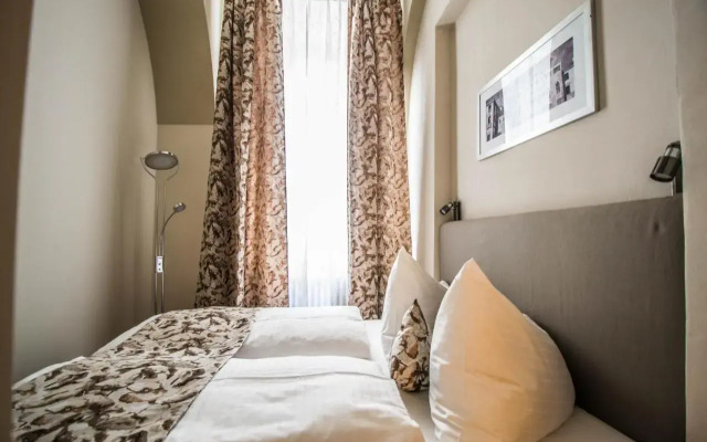 4BDR Historical Spirit Apt by Ruterra
