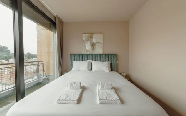 City Center Premium Apartment by Vacationy