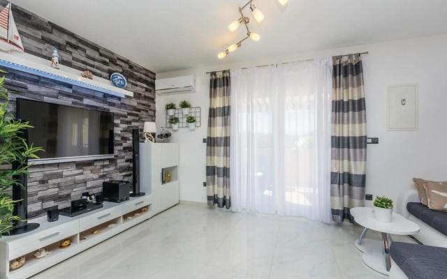 Awesome Home in Brzac With Wifi and 2 Bedrooms