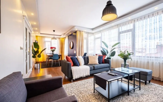 Captivating Flat With Balcony Near Besiktas Pier
