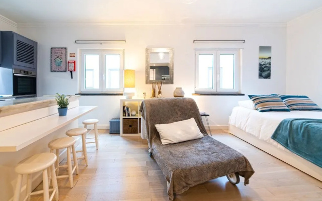 JOIVY Superb Studios In Cascais Centre