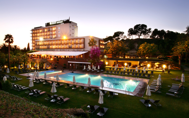 Отель Gran Hotel Monterrey Испания, Льорет-де-Мар - отзывы, цены и фото номеров - забронировать отель Gran Hotel Monterrey онлайн вид на фасад
