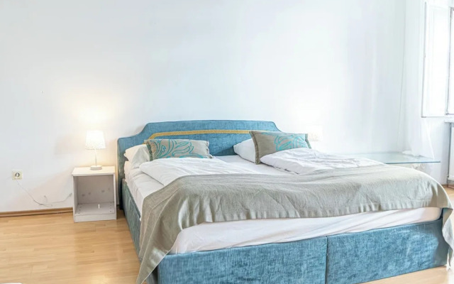 Modern 2BR Apt Longstay Sleeps 5