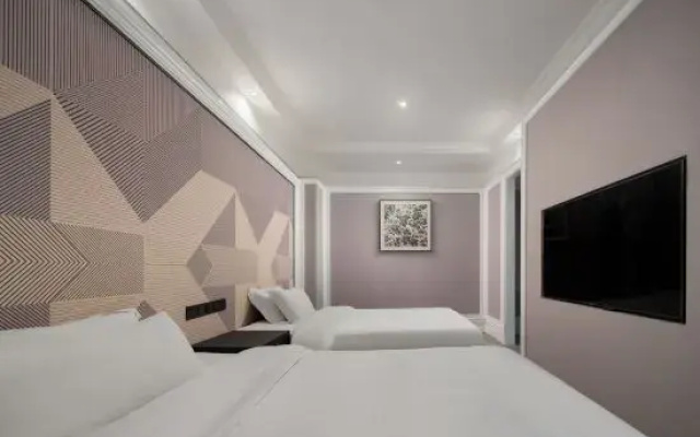Jianfeng Yue E-Sports Hotel (Chongqing Qijiang East Station Shaxi River Park)