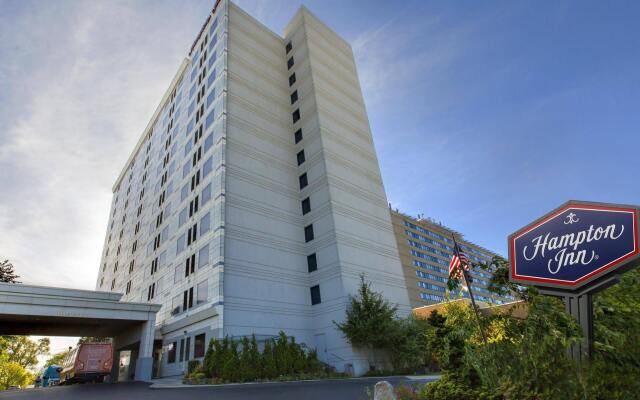 Отель Hampton Inn NY-JFK Jamaica-Queens США, Нью-Йорк - 1 отзыв об отеле, цены и фото номеров - забронировать отель Hampton Inn NY-JFK Jamaica-Queens онлайн вид на фасад
