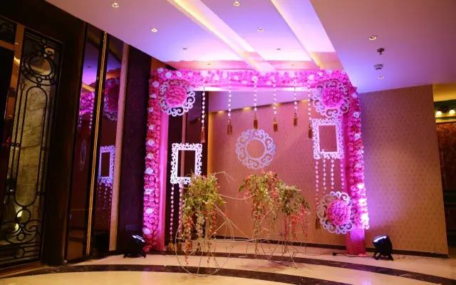Hotel Crossroad