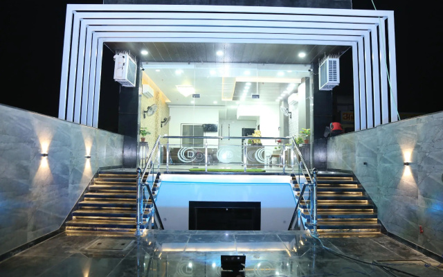 Hotel Devens