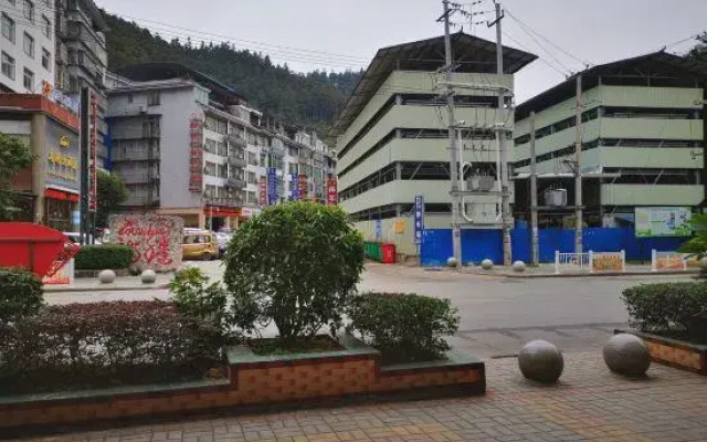 Congjiang Xiekai Business Hotel