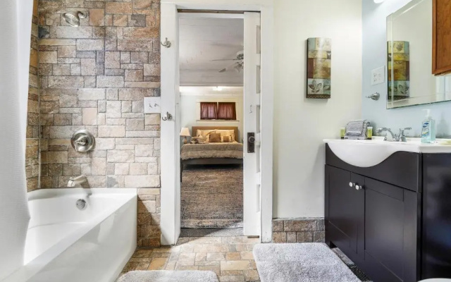 Cutest Nibley Park Bungalow