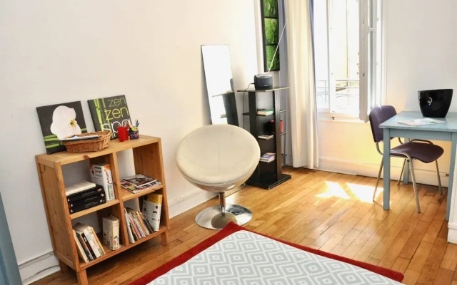 Bright Studio Near Paris