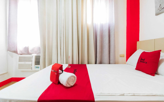 RedDoorz near Quirino Station - Vaccinated Staff