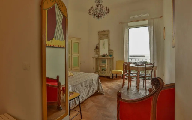 Amazing Sea View in Historic Building in Downtown by Wonderful Italy