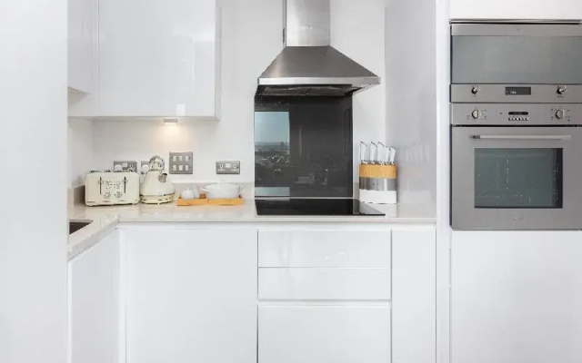 Lincoln Plaza Two-Bedroom Apartments