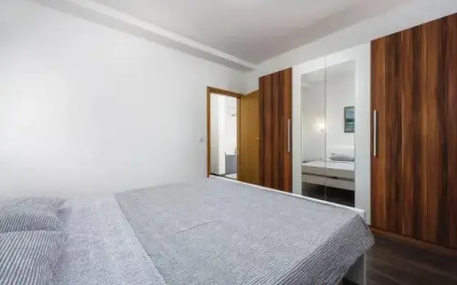 Mirjana House with Apartments