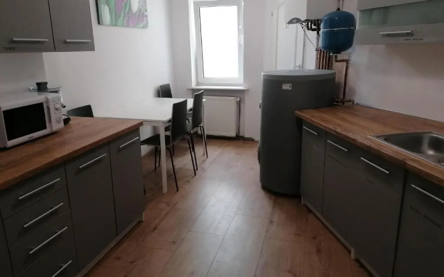 Hostel Tulip - Pokój 2 ze wspólną łazienką i kuchnią