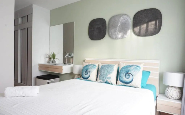 Beach Style Condo Pool, Gym, 1100m To Great Beach.