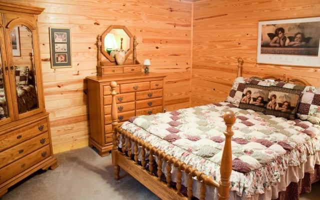 WEEKS WORTH - 3 Br Cabin