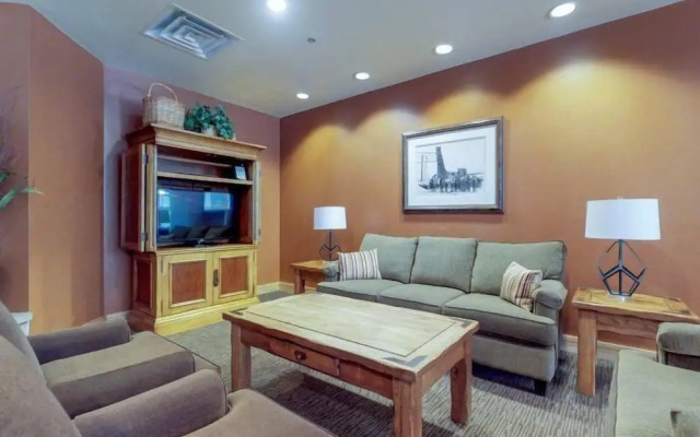 1 Bedroom Mountain Chic Condo in River Run Village Just a Short Walk to Shopping, Dining, and Skiing