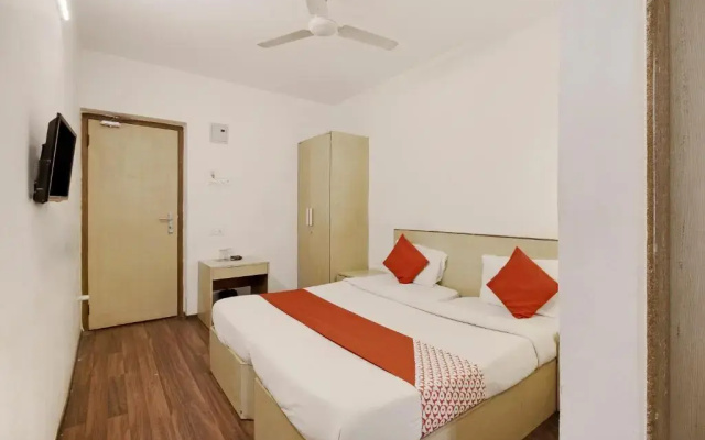 OYO 74511 Hotel Adya