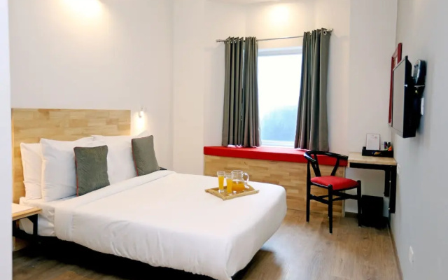 OYO Townhouse 017 HUDA City Center