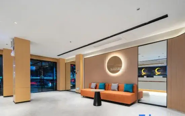 Urban convenience hotel (wuhan university of technology store)