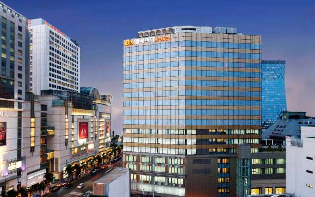 Отель Ibis Ambassador Myeong-dong Южная Корея, Сеул - 1 отзыв об отеле, цены и фото номеров - забронировать отель Ibis Ambassador Myeong-dong онлайн вид на фасад